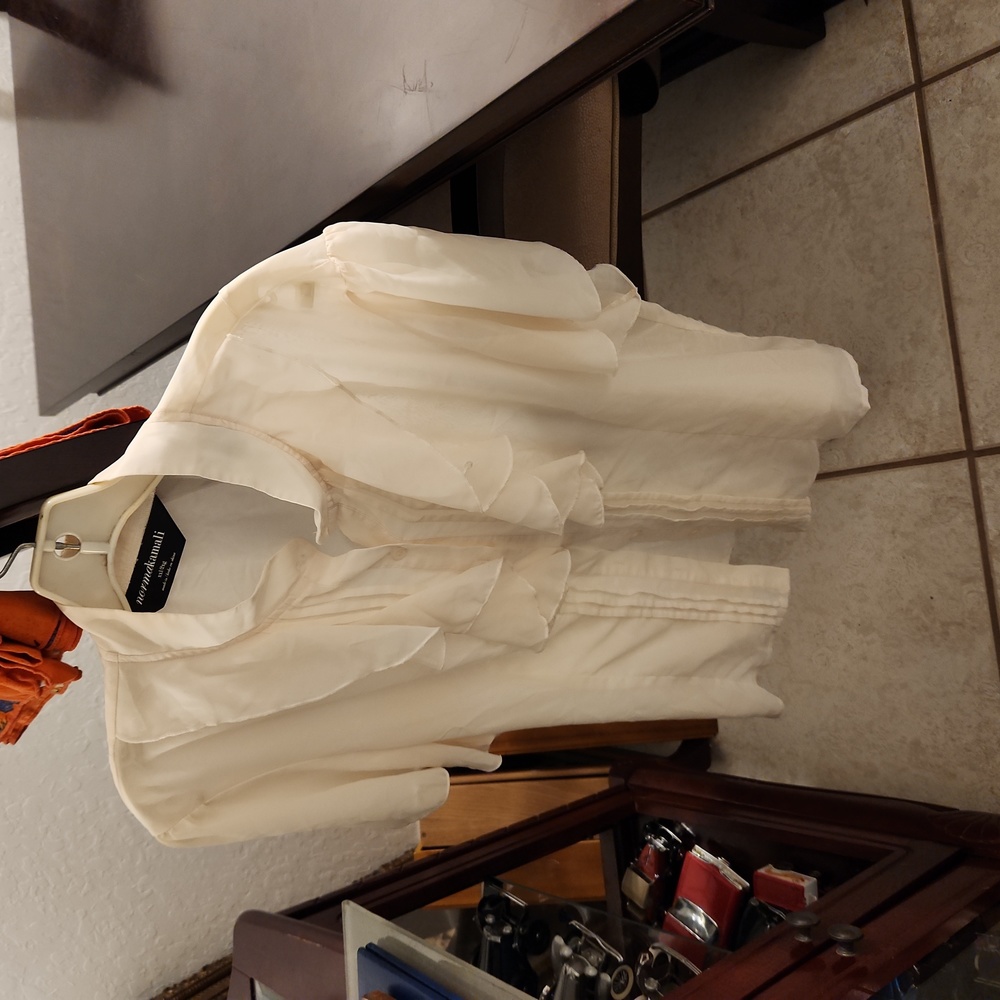 White blouse - Picture 3 of 3